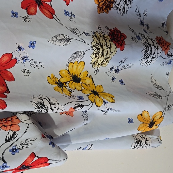 Ladies X In Every Story Top - Picture 4 of 8